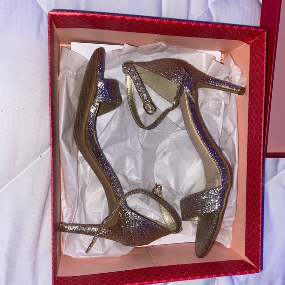 Kelly and Katie Gold Kristine Heel - Picture 4 of 4